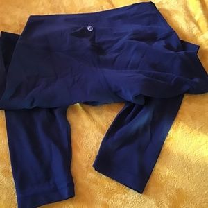 Lululemon Align crop Navy Sz 10 legging